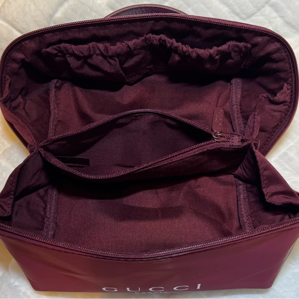 Gucci Beauty Glossy Toiletry Bag - Picture 4 of 7
